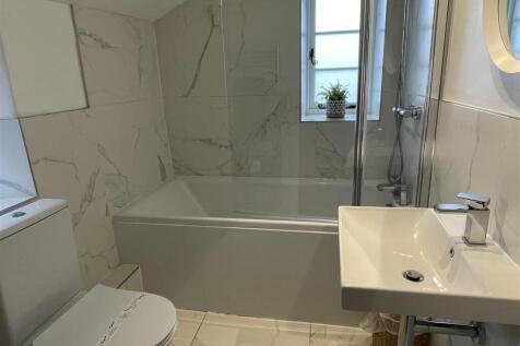Bathroom.JPG