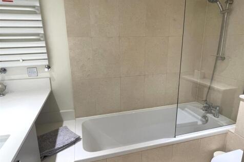 Master En Suite.JPG