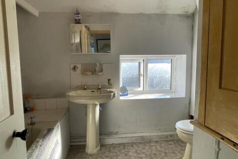 Bathroom.JPG