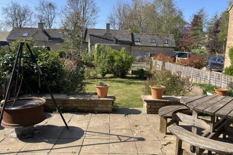 7 Mill View front garden.JPG