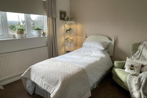 Bedroom 2.JPG