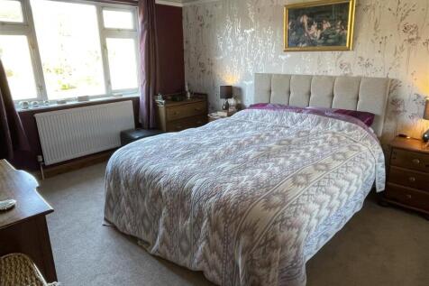 Bedroom 1.JPG