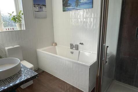 Bathroom.JPG