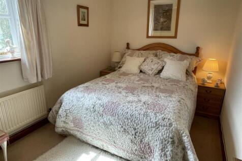 Bedroom 2.JPG