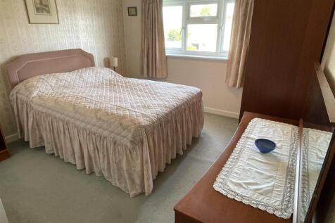 Bedroom 1.JPG