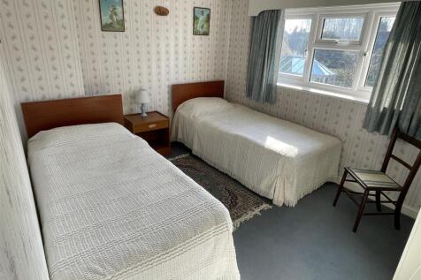 Bedroom 2.JPG