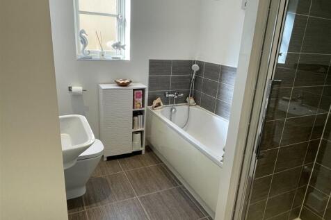 Bathroom.JPG