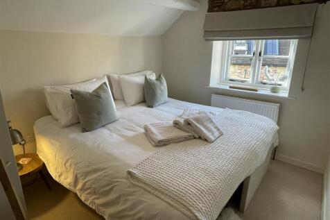 Bedroom 1.JPG