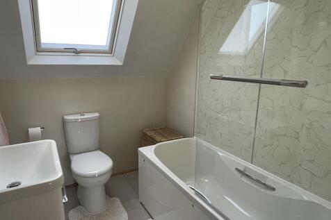 Bathroom.JPG