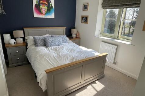 Bedroom 1.JPG