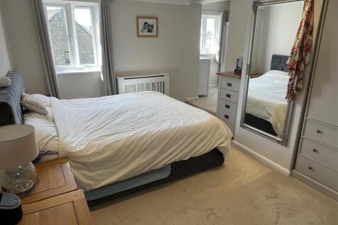 Bedroom 1.JPG