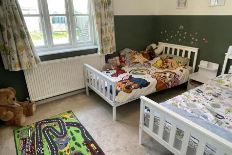 Bedroom 2.JPG