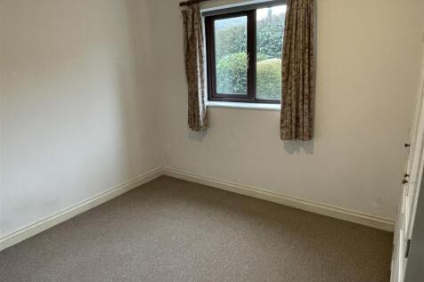 Bedroom 1.JPG
