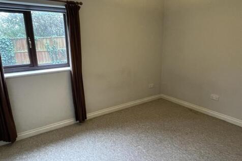 Bedroom 2.JPG