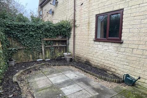 Courtyard garden and rear elevation.JPG