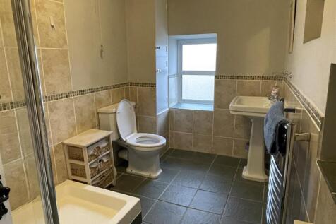 Shower Room.JPG