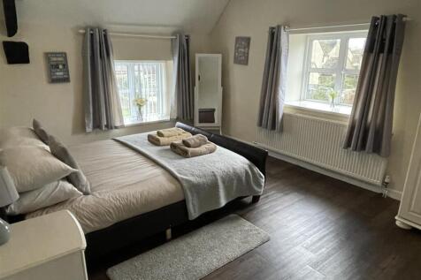 Bedroom 2.JPG