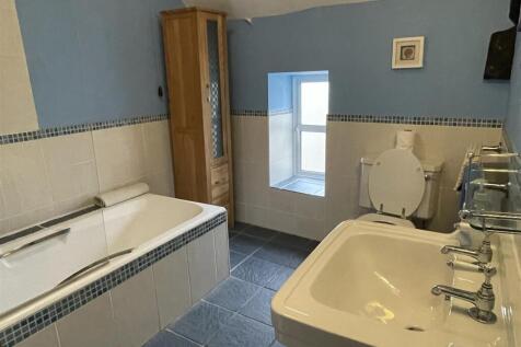 Bathroom.JPG