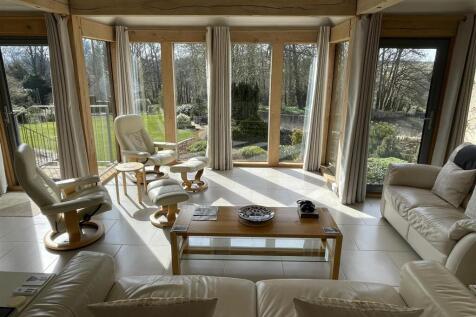 Lounge Area.JPG