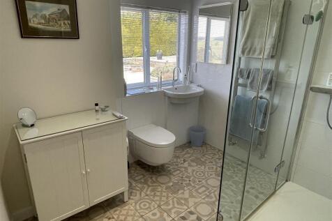 Shower Room.JPG