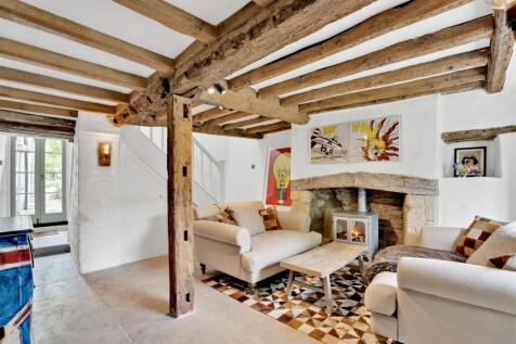 Living Room 1.jpg