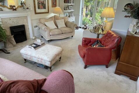 Living Room.JPG
