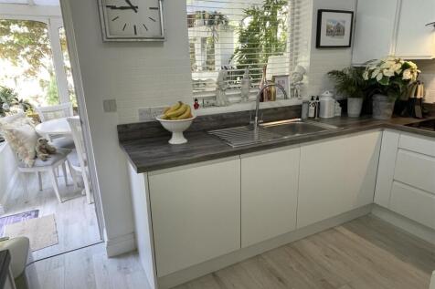 Kitchen - New.JPG