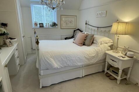 Bedroom 1.JPG