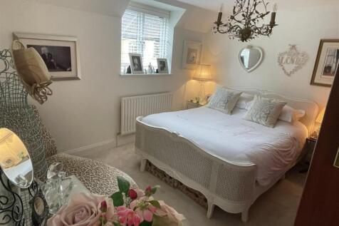 Bedroom 2.JPG