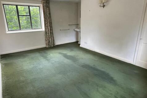 Bedroom 2.JPG