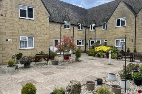 Rear Elevation and Courtyard.JPG