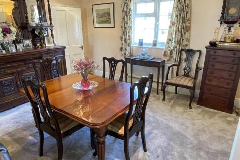 Dining Area.JPG
