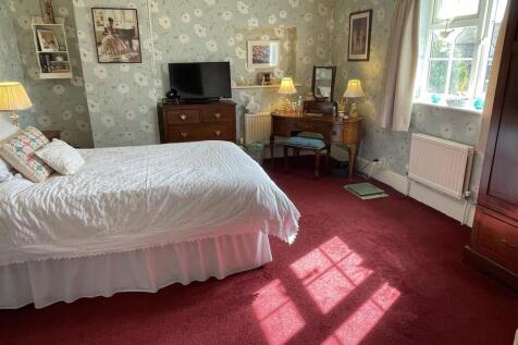 Bedroom 1.JPG