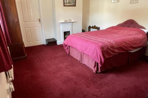 Bedroom 2.JPG