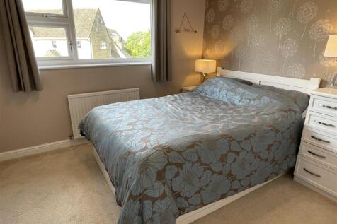 Bedroom 1.JPG