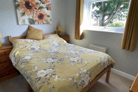 Bedroom 2.JPG