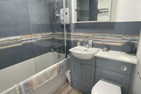 Bathroom.JPG