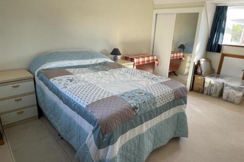 Bedroom 2.JPG