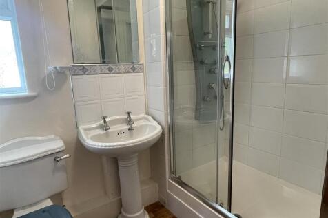Shower Room.JPG