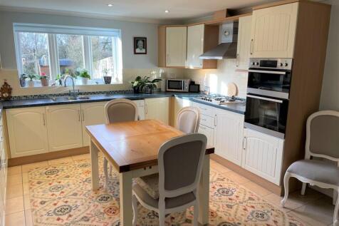 Kitchen Dining Room.JPG