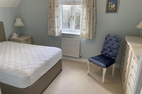 Bedroom 2.JPG