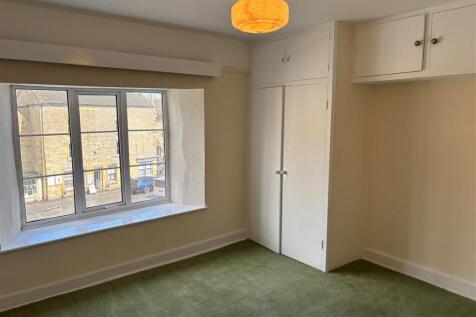 Bedroom 1.jpg