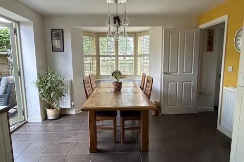Dining Area.jpg