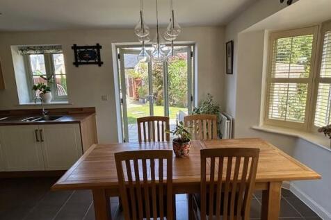 Dining Area 2.jpg