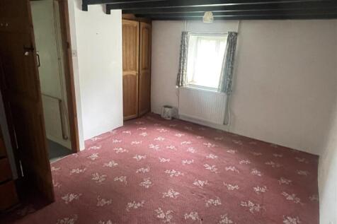 Bedroom 1.JPG