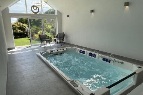 Poolhouse.JPG