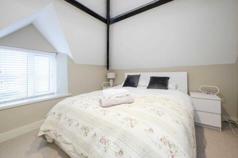 bedroom 1.jpeg