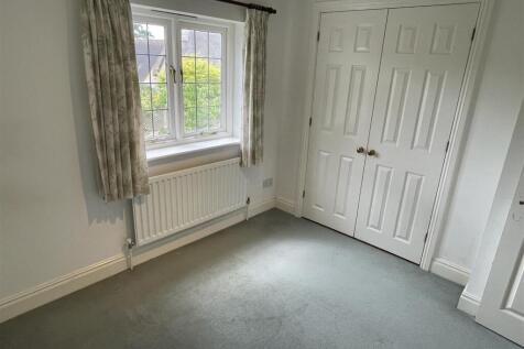 Bedroom 2.JPG