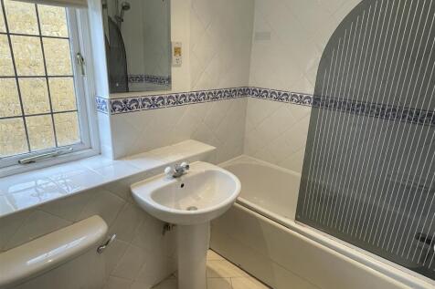 Bathroom.JPG