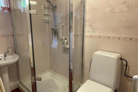 Shower Room.JPG